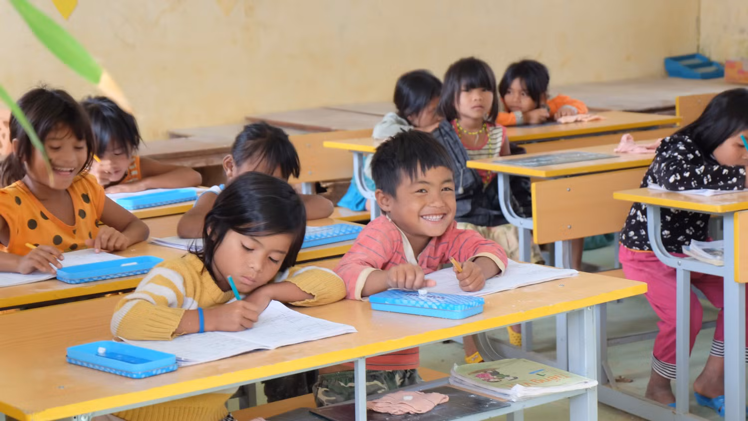 Nụ cười hạnh phúc của các em học sinh ở điểm trường Pa Lin. Ảnh: LC