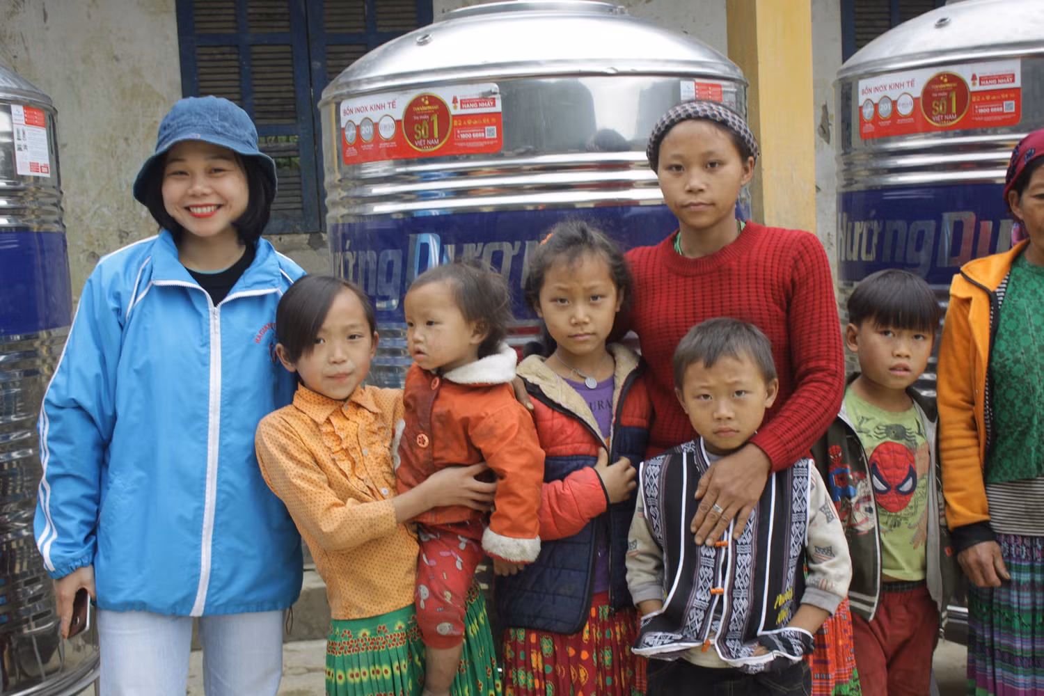 Cùng bố mẹ tham gia các hoạt động .