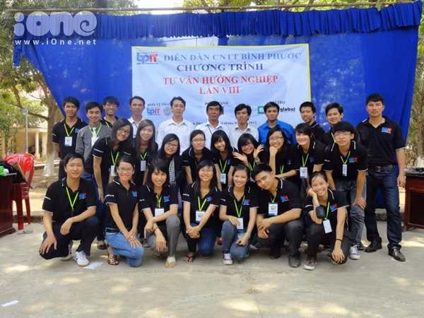 Tất cả thành viên chụp hình kỷ niệm đánh dấu thành công của chương trình Tất cả thành viên chụp hình kỷ niệm đánh dấu thành công của chương trình