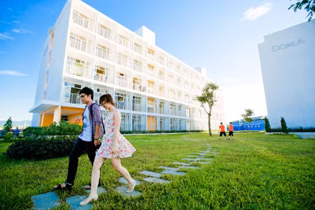 Ký túc xá - một trong những điểm nhấn trong khuôn viên ĐH FPT cơ sở Hoà Lạc.