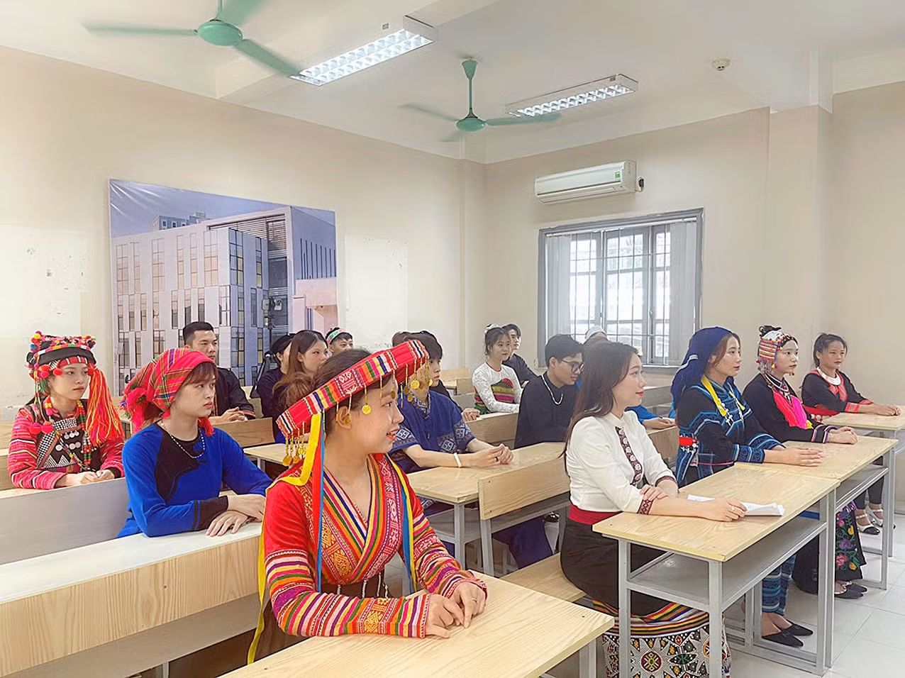 Sinh viên khoa Văn hóa Dân tộc thiểu số, Trường Đại học Văn hóa Hà Nội (Nguồn: Fanpage của khoa Văn hóa Dân tộc thiểu số, Trường Đại học Văn hóa Hà Nội). Sinh viên khoa Văn hóa Dân tộc thiểu số, Trường Đại học Văn hóa Hà Nội (Nguồn: Fanpage của khoa Văn hóa Dân tộc thiểu số, Trường Đại học Văn hóa Hà Nội).
