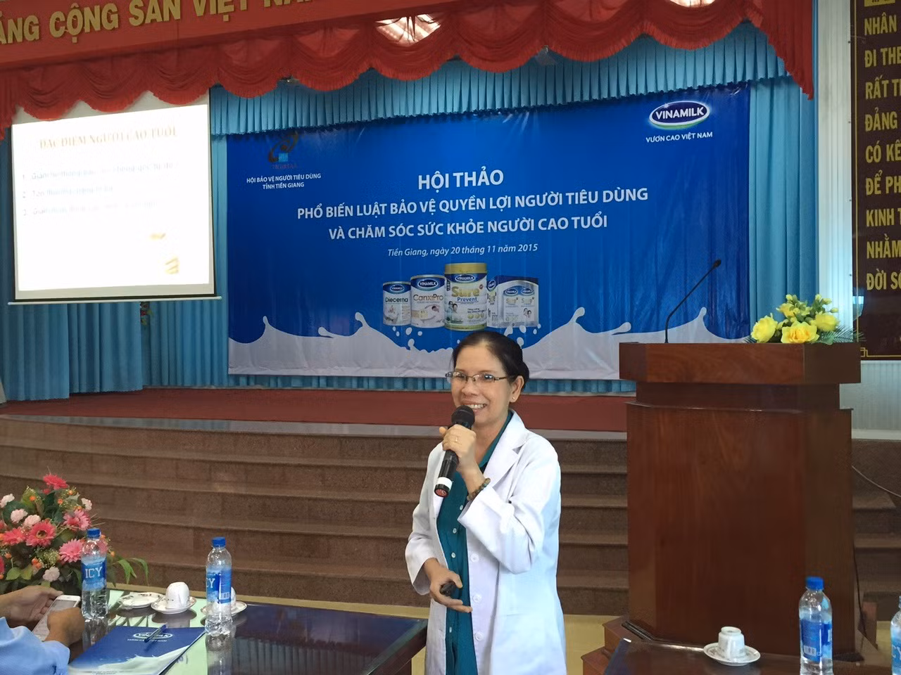 Bác sĩ Chuyên khoa I Nguyễn Thị Ánh Vân, Trung tâm dinh dưỡng TPHCM chia sẻ thông tin hữu ích “Dinh dưỡng ở người cao tuổi” tại hội thảo do Vinamilk tổ chức ở Tiền Giang