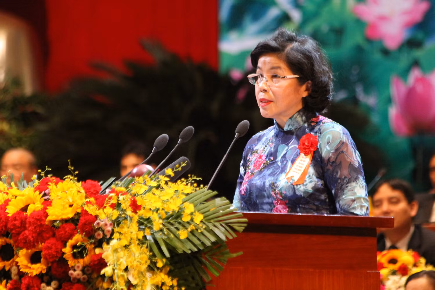 Bà Mai Kiều Liên thay mặt Vinamilk báo cáo tại Đại hội Thi đua yêu nước Toàn quốc lần thứ IX.