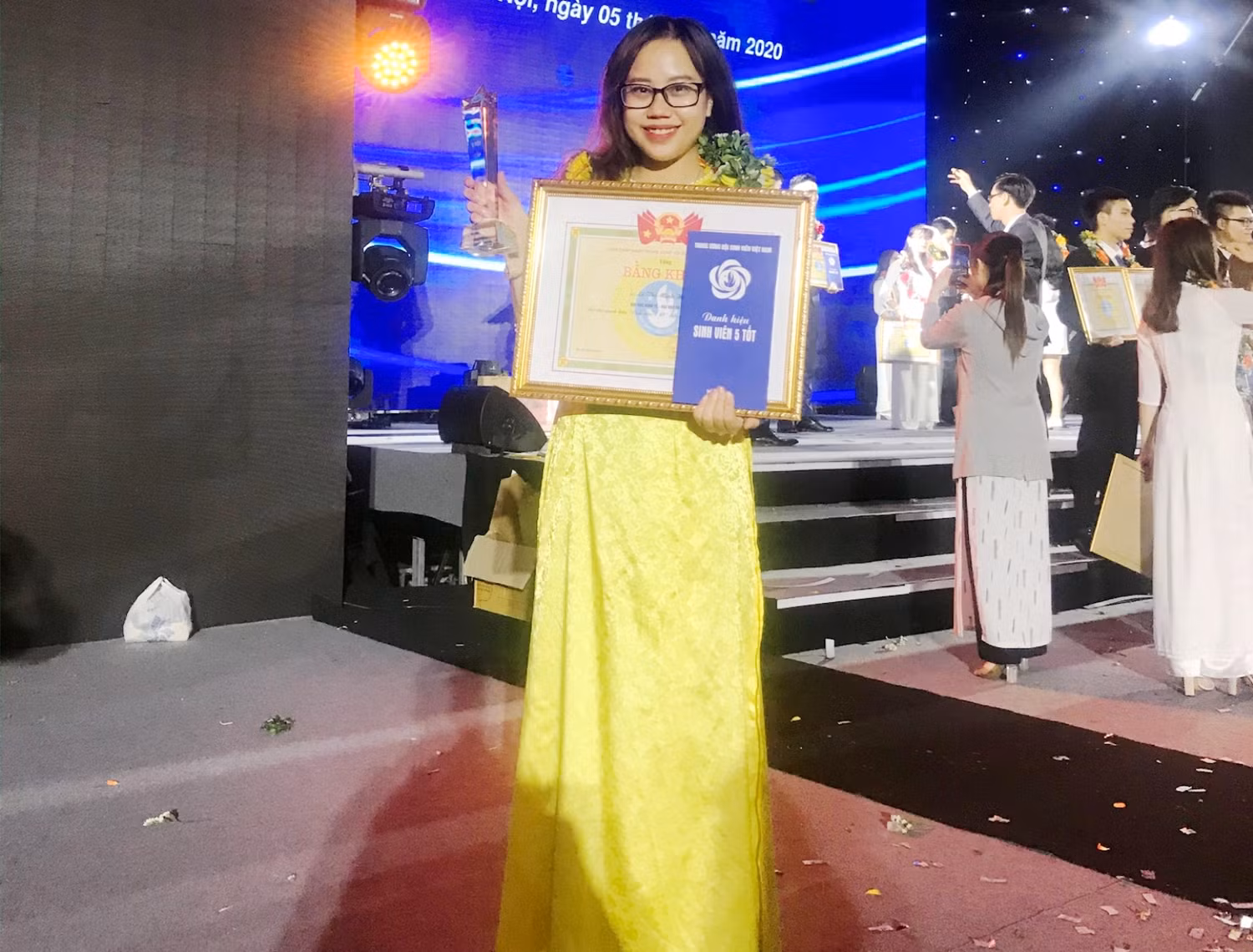 Minh Huyền nhận giải thưởng "Sao tháng Giêng" tại Hà Nội. Ảnh: TH Minh Huyền nhận giải thưởng "Sao tháng Giêng" tại Hà Nội. Ảnh: TH