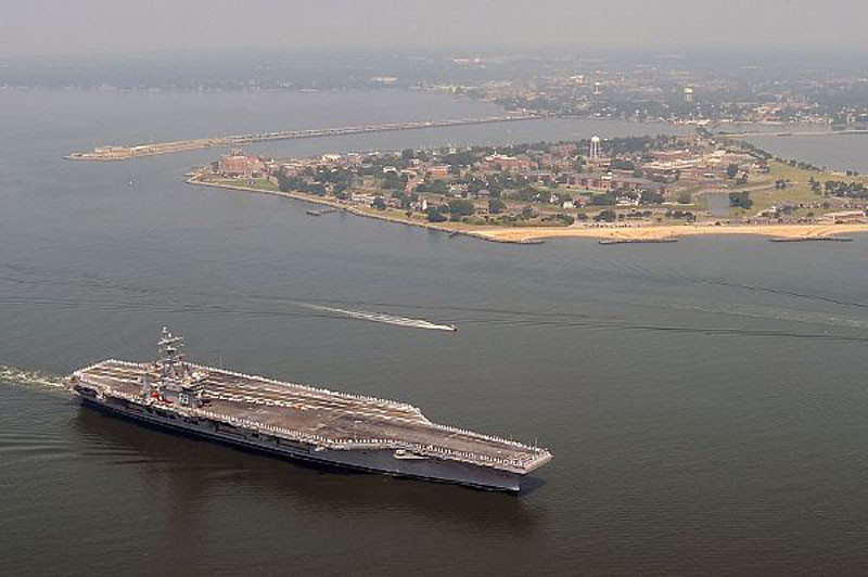 Norfolk (20/6/2012): Tàu sân bay USS Dwight D. Eisenhower (CVN 69) rời căn cứ hải quân tại Norfolk (Virginia) để đến khu vực vùng Vịnh. Nhóm tàu sân bay hạt nhân Eisenhower sẽ tham gia vào các hoạt động bảo đảm an ninh trên các vùng biển trong khu vực. Nhóm tàu sân bay này sẽ cung cấp các máy bay chiến đấu để hỗ trợ trên không cho quân đội NATO ở Afghanistan và các hoạt động chống lại cướp biển.