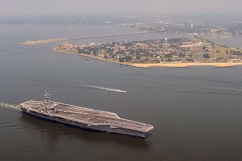 Norfolk (20/6/2012): Tàu sân bay USS Dwight D. Eisenhower (CVN 69) rời căn cứ hải quân tại Norfolk (Virginia) để đến khu vực vùng Vịnh. Nhóm tàu sân bay hạt nhân Eisenhower sẽ tham gia vào các hoạt động bảo đảm an ninh trên các vùng biển trong khu vực. Nhóm tàu sân bay này sẽ cung cấp các máy bay chiến đấu để hỗ trợ trên không cho quân đội NATO ở Afghanistan và các hoạt động chống lại cướp biển.