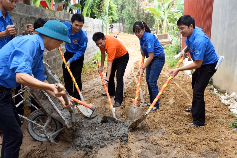 Đoàn Tập đoàn khởi công xây dựng đường giao thông nông thôn