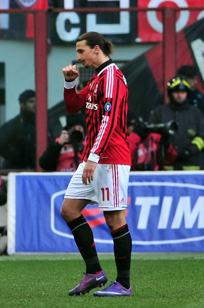Ibrahimovic lầm lũi rời sân