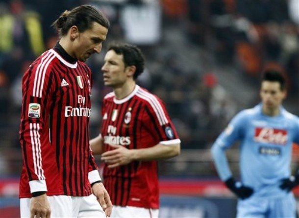 Ibrahimovic lầm lũi rời sân