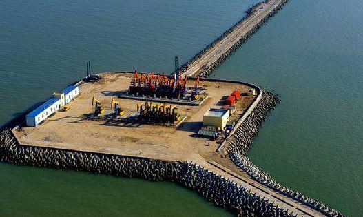 Cái gọi là "trạm quan trắc hải dương" Trung Quốc xây bất hợp pháp ngoài đá Chữ Thập, Trường Sa, hình ảnh được lan truyền phổ biến trên các trang mạng, diễn đàn quân sự Trung Quốc.