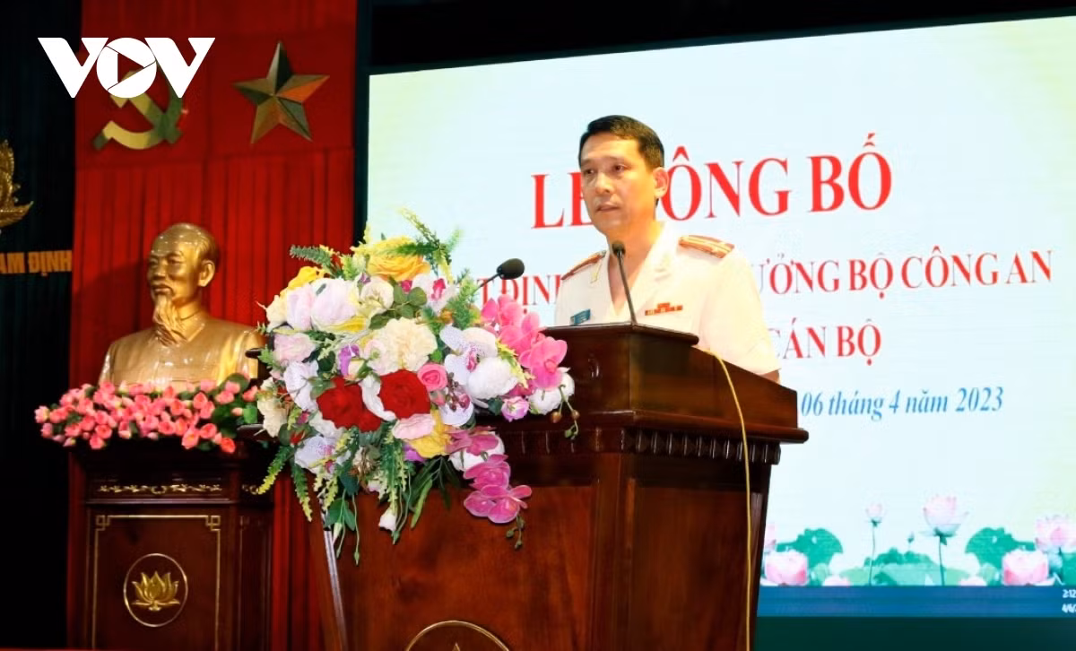 Thượng tá Phan Văn Lý phát biểu nhận nhiệm vụ