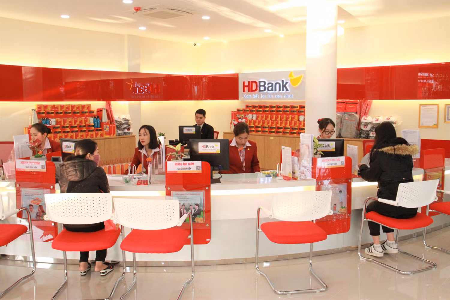HDBank Lai Châu có thiết kế theo mô hình điểm giao dịch đa năng chuẩn quốc tế HDBank Lai Châu có thiết kế theo mô hình điểm giao dịch đa năng chuẩn quốc tế