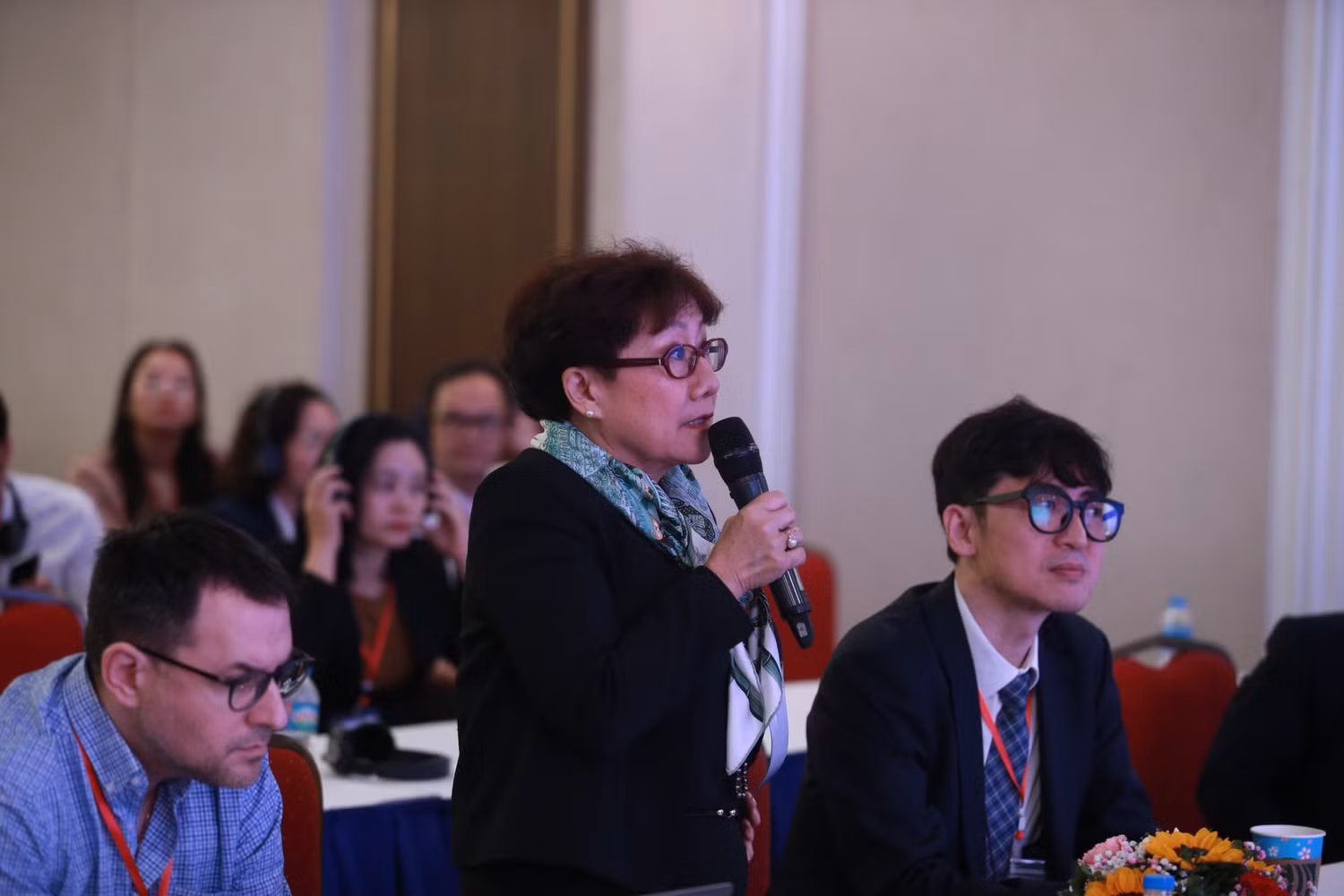 Giáo sư Đào Thu Hà - Trưởng đơn vị hình ảnh tuyến vú, Bệnh viện Henri Mondo (Cộng hòa Pháp) phát biểu tại hội nghị khoa học "Cập nhật Kiến thức trong chẩn đoán và điều trị ung thư vú".
