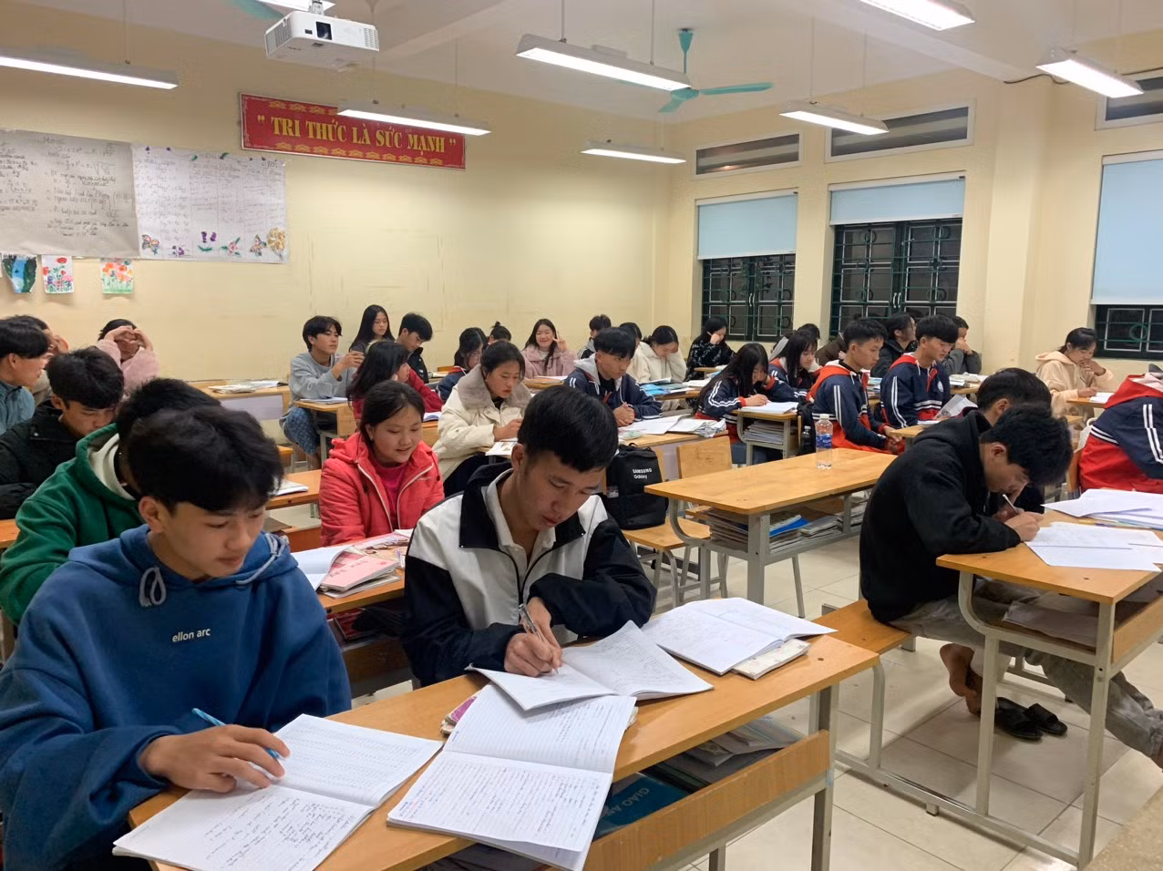 Học sinh lớp 12 Trường Trung học phổ thông số 1 thị xã Sa Pa (tỉnh Lào Cai). Ảnh Nhà trường cung cấp.