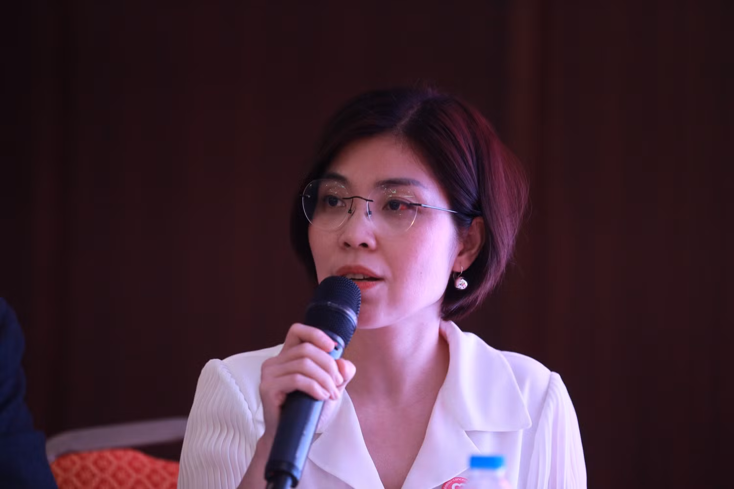 Tiến sĩ, Bác sĩ Nguyễn Thu Hương trao đổi tại Hội nghị khoa học "Cập nhật Kiến thức trong chẩn đoán và điều trị ung thư vú"