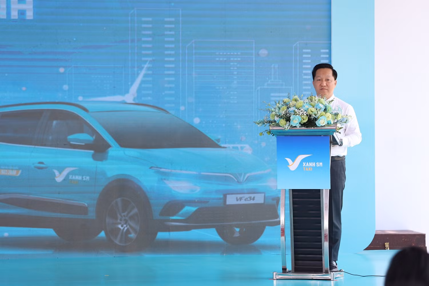 Ông Hoàng Tùng - Phó Bí thư Thành uỷ, Chủ tịch Ủy ban nhân dân Thành phố Thủ Đức phát biểu chào mừng Taxi Xanh SM chính thức khai trương dịch vụ tại Thành phố Hồ Chí Minh.