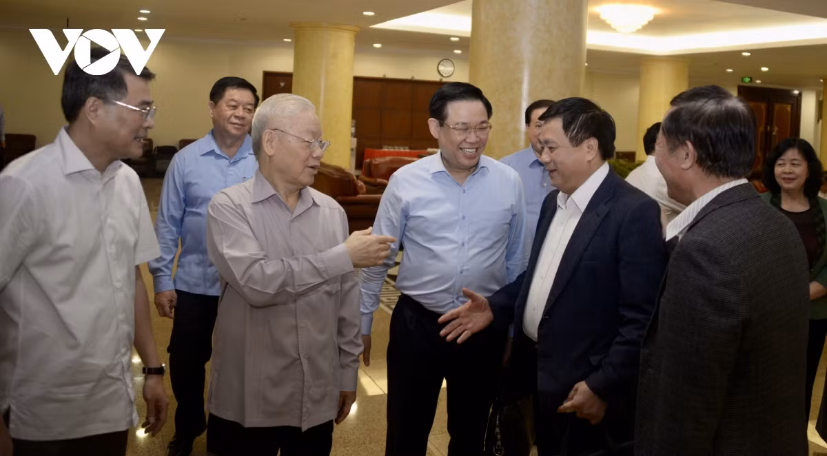 Tổng Bí thư Nguyễn Phú Trọng chủ trì cuộc họp của Bộ Chính trị, Ban Bí thư. Tổng Bí thư Nguyễn Phú Trọng chủ trì cuộc họp của Bộ Chính trị, Ban Bí thư.