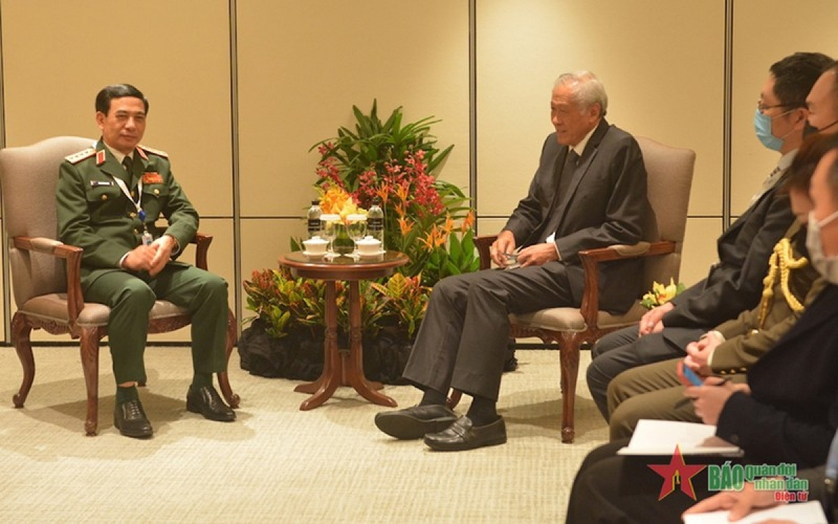 Bộ trưởng Quốc phòng Phan Văn Giang gặp song phương Bộ trưởng Quốc phòng Singapore Ng Eng Hen tháng 6/2022. Ảnh: qdnd.vn. Bộ trưởng Quốc phòng Phan Văn Giang gặp song phương Bộ trưởng Quốc phòng Singapore Ng Eng Hen tháng 6/2022. Ảnh: qdnd.vn.