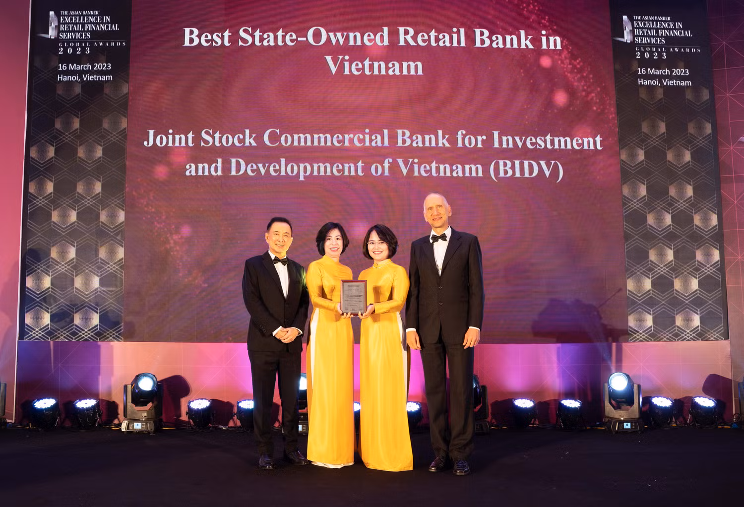 BIDV vinh dự là ngân hàng bán lẻ tốt nhất Việt Nam lần thứ 8.