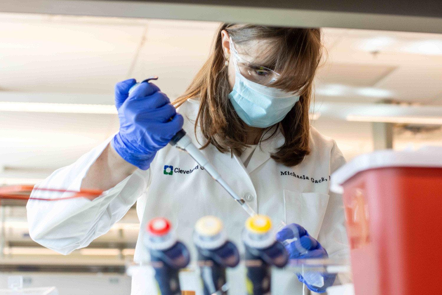 Cleveland Clinic hiện có 22 bệnh viện và 200 cơ sở ngoại trú trên toàn thế giới, liên tục được vinh danh trong danh sách “Bệnh viện tốt nhất nước Mỹ” Cleveland Clinic hiện có 22 bệnh viện và 200 cơ sở ngoại trú trên toàn thế giới, liên tục được vinh danh trong danh sách “Bệnh viện tốt nhất nước Mỹ”