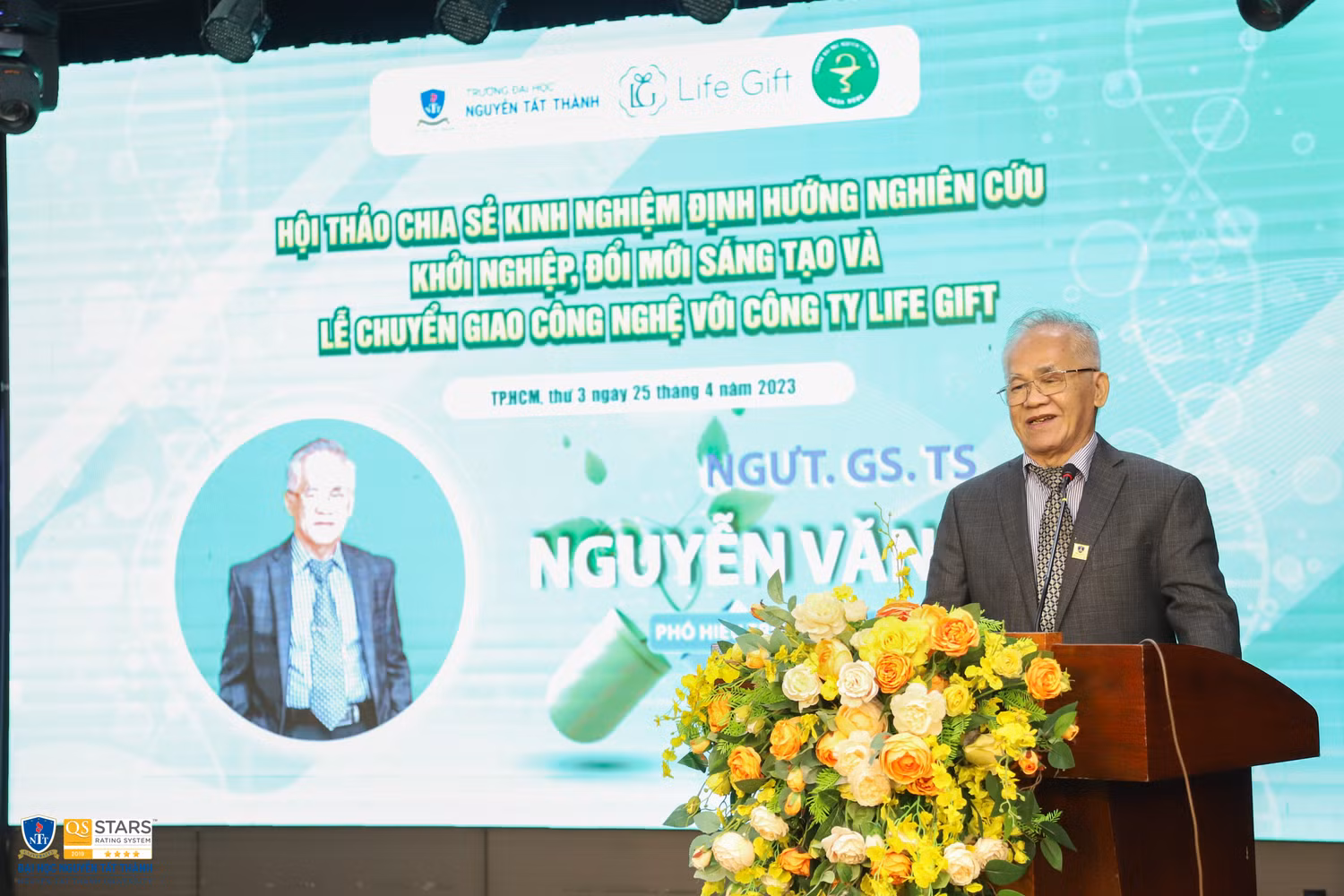 Giáo sư, Tiến sĩ, Nhà giáo Ưu tú Nguyễn Văn Thanh, Phó Hiệu trưởng kiêm Trưởng khoa Dược Trường Đại học Nguyễn Tất Thành chia sẻ về thành công của sản phẩm nghiên cứu.