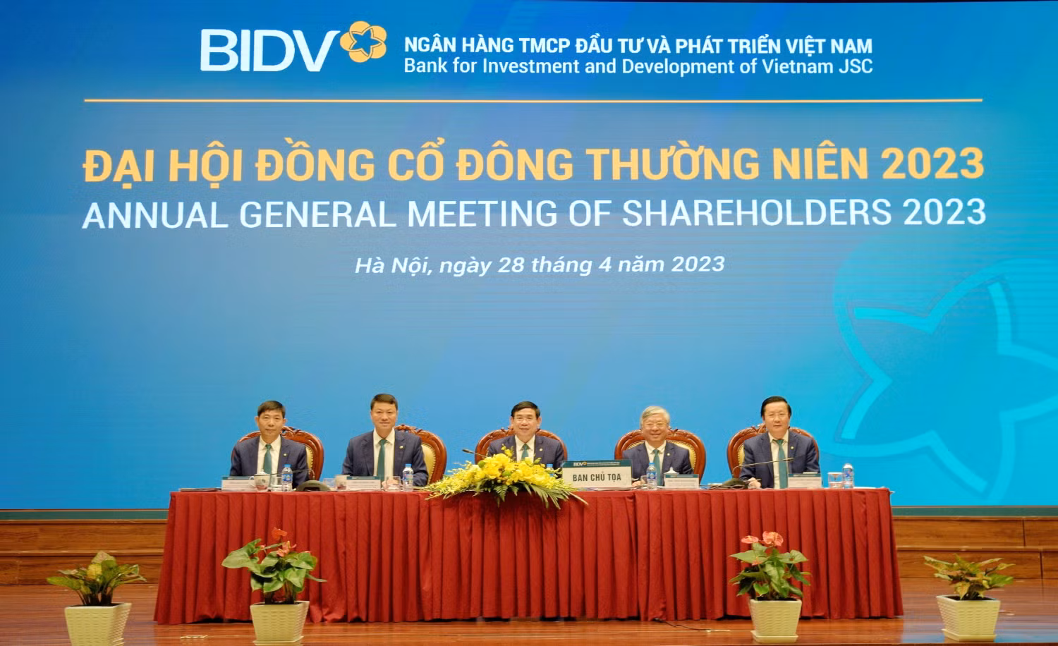 Ban Chủ tọa Đại hội đồng cổ đông BIDV năm 2023 Ban Chủ tọa Đại hội đồng cổ đông BIDV năm 2023