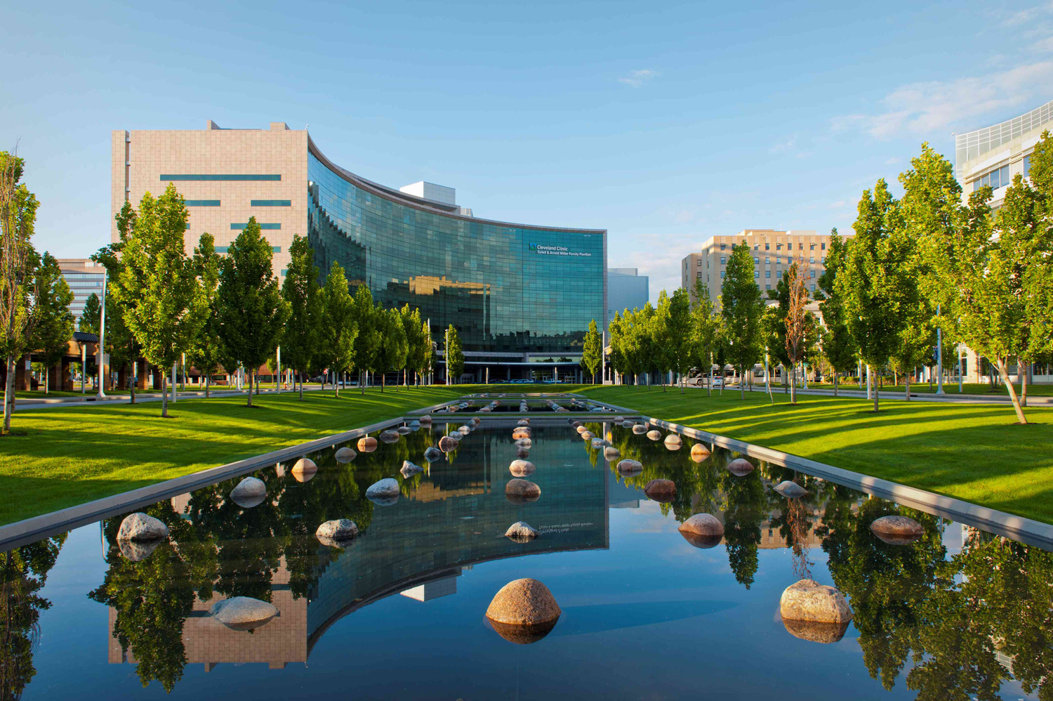 Trụ sở chính của Cleveland Clinic (hiện nay), một trong những hệ thống y tế hàn lâm phi lợi nhuận lớn nhất và thuộc Top đầu về chất lượng y tế trên thế giới. Trụ sở chính của Cleveland Clinic (hiện nay), một trong những hệ thống y tế hàn lâm phi lợi nhuận lớn nhất và thuộc Top đầu về chất lượng y tế trên thế giới.