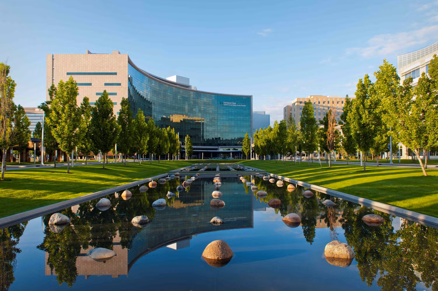 Trụ sở chính của Cleveland Clinic (hiện nay), một trong những hệ thống y tế hàn lâm phi lợi nhuận lớn nhất và thuộc Top đầu về chất lượng y tế trên thế giới.