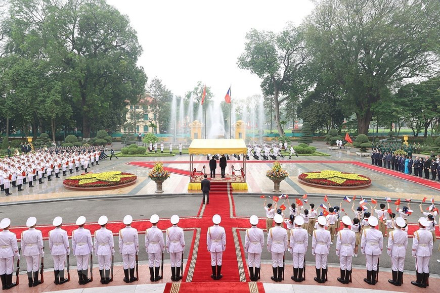 Quang cảnh Lễ đón Thủ tướng Cộng hòa Séc Petr Fiala thăm chính thức Việt Nam. Ảnh: Dương Giang/TTXVN Quang cảnh Lễ đón Thủ tướng Cộng hòa Séc Petr Fiala thăm chính thức Việt Nam. Ảnh: Dương Giang/TTXVN