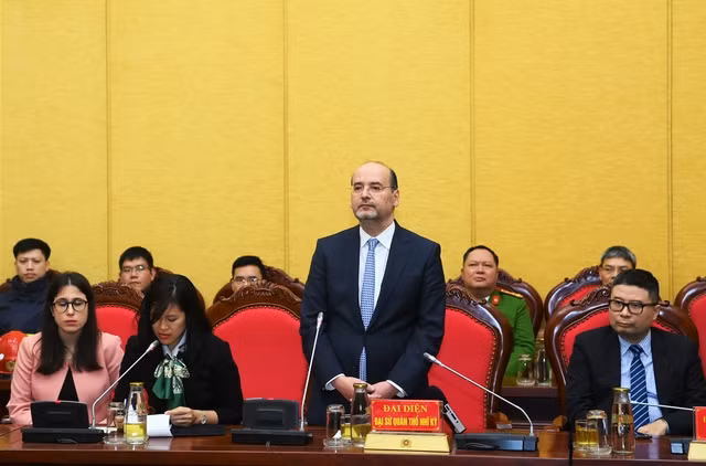 Đại sứ Thổ Nhĩ Kỳ Haldun Tekneci: Nghĩa cử này sẽ góp phần giúp cho mối quan hệ hợp tác giữa hai nước Việt Nam - Thổ Nhĩ Kỳ ngày càng tốt đẹp trong thời gian tới.