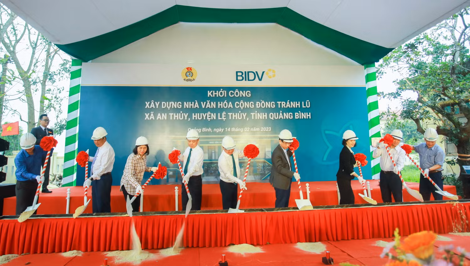 BIDV khởi công xây dựng Nhà văn hóa cộng đồng tránh lũ tặng người dân xã An Thủy, Lệ Thủy, Quảng Bình. BIDV khởi công xây dựng Nhà văn hóa cộng đồng tránh lũ tặng người dân xã An Thủy, Lệ Thủy, Quảng Bình.