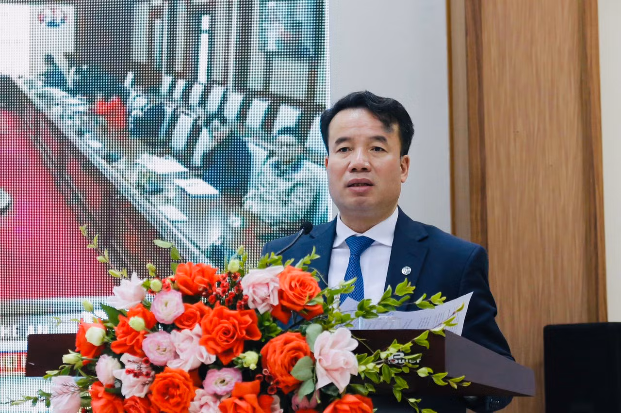 Tổng Giám đốc Bảo hiểm xã hội Việt Nam Nguyễn Thế Mạnh phát biểu tại hội nghị.