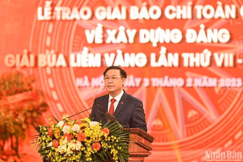 Chủ tịch Quốc hội Vương Đình Huệ phát biểu tại lễ trao giải. (Ảnh: DUY LINH)