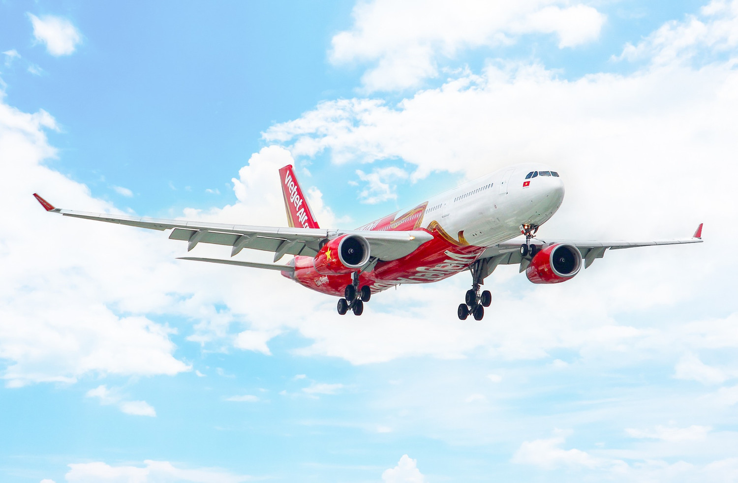 Hãy đặt vé bay cùng Vietjet ngay để trải nghiệm hành trình cùng tàu bay hiện đại, tiếp viên tận tâm Hãy đặt vé bay cùng Vietjet ngay để trải nghiệm hành trình cùng tàu bay hiện đại, tiếp viên tận tâm