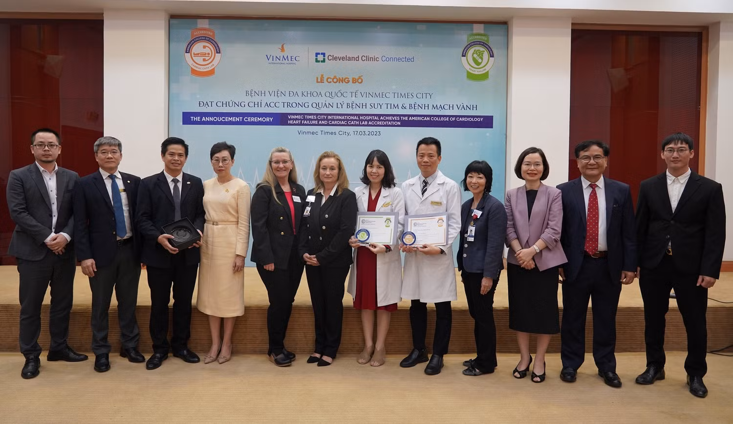 Bệnh viện Vinmec Times City và Vinmec Central Park vừa chính thức nhận 2 chứng chỉ ACC về quản lý suy tim và can thiệp mạch vành