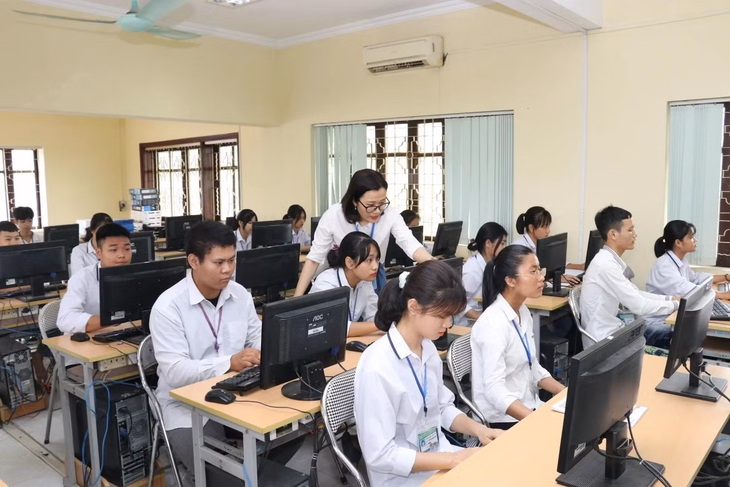 Hơn 1 năm qua, nhiều trường học vẫn phải dạy chay, học chay vì trang thiết bị của chương trình mới chưa được cấp về dù đã đăng ký từ rất lâu. Ảnh minh họa: Báo Thanh Hóa