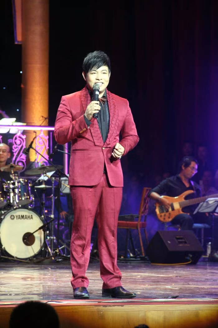 Sắp tới, khán giả tiếp tục có dịp tái ngộ với Quang Lê trong đêm nhạc tôn vinh nhạc sỹ Vinh Sử tối 16/6 tại Hà Nội. Sắp tới, khán giả tiếp tục có dịp tái ngộ với Quang Lê trong đêm nhạc tôn vinh nhạc sỹ Vinh Sử tối 16/6 tại Hà Nội.