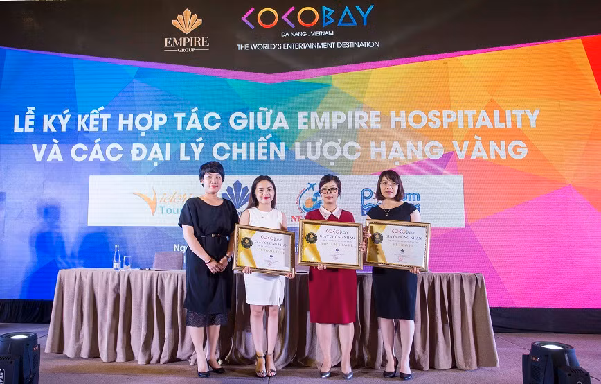Đại diện Tập đoàn Empire cùng các Đại lý chiến lược hạng Kim Cương: Victoria tour,Postum travel, NT Travel.