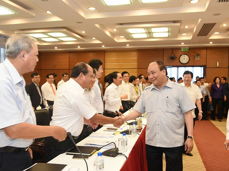 Thủ tướng Nguyễn Xuân Phúc đánh giá cao những nỗ lực của PVN. ảnh: vgp.