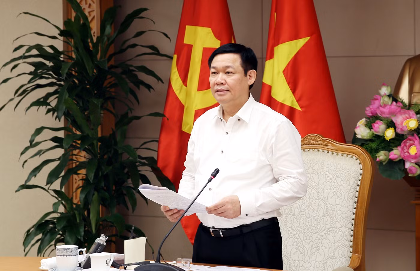 Phó Thủ tướng yêu cầu: “Dứt khoát phải phấn đấu để hoàn thành kế hoạch cổ phần hóa, thoái vốn của năm 2017, thậm chí vượt mức số lượng doanh nghiệp cổ phần hóa, thoái vốn và cả chỉ tiêu thu ngân sách từ thoái vốn”. ảnh: VGP.