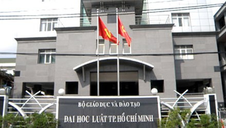 Đại học Luật Thành phố Hồ Chí Minh có mức học phí tối đa năm học 2017 - 2018 là 16 triệu đồng/sinh viên. ảnh trên Tiền phong.