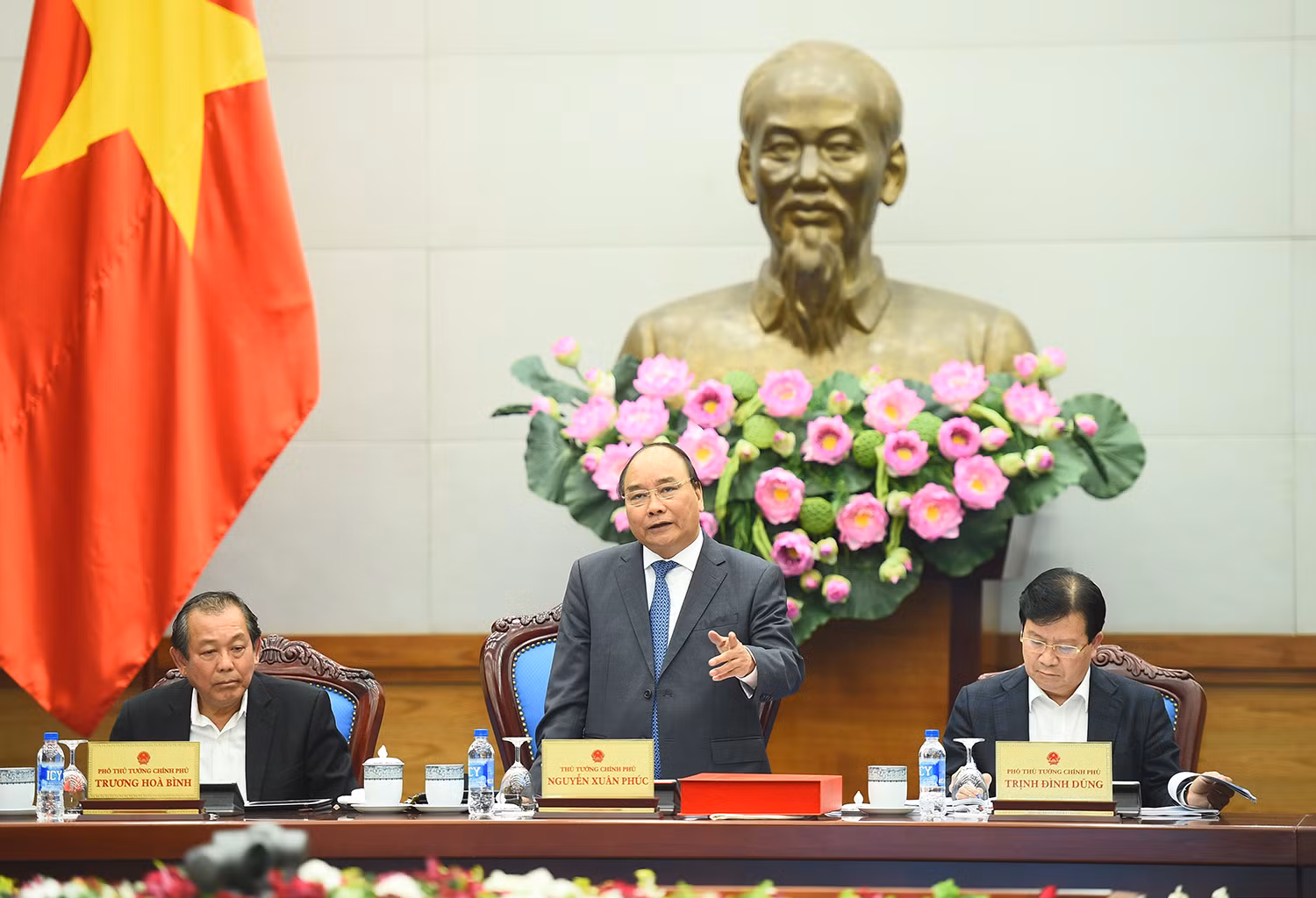 Thủ tướng Nguyễn Xuân Phúc chủ trì cuộc họp trực tuyến về các giải pháp chống ùn tắc giao thông trên địa bàn TP.HCM. ảnh: vgp.