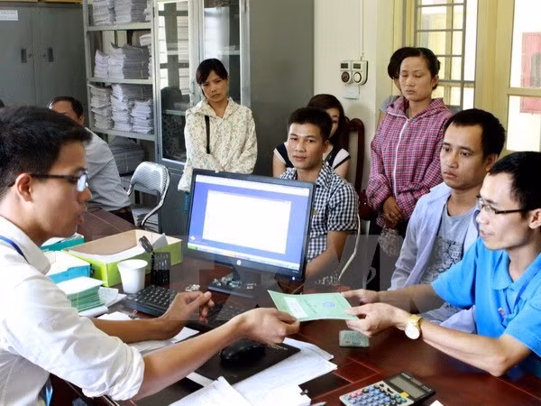 Bảo hiểm xã hội Việt Nam phấn đấu hoàn thành nhiệm vụ Thủ tướng giao năm 2017. ảnh minh họa: TTXVN.