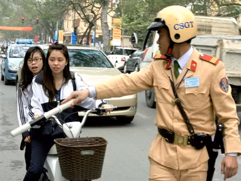 Thực hiện Năm An toàn giao thông 2017 với chủ đề “Xây dựng văn hoá giao thông trong Thanh, Thiếu niên” với tinh thần “Tính mạng con người là trên hết”. ảnh: Đài PTTH Hải Dương. Thực hiện Năm An toàn giao thông 2017 với chủ đề “Xây dựng văn hoá giao thông trong Thanh, Thiếu niên” với tinh thần “Tính mạng con người là trên hết”. ảnh: Đài PTTH Hải Dương.
