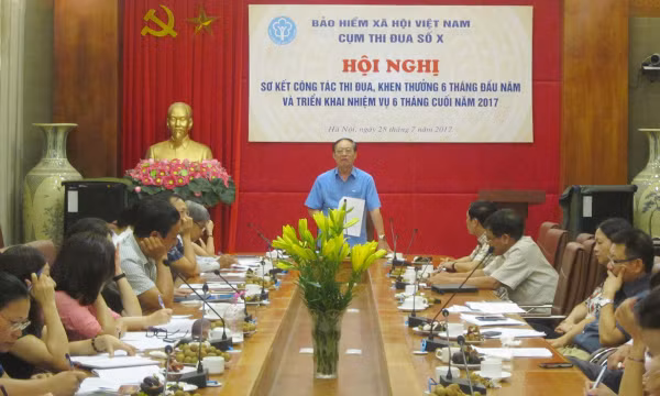Phó Tổng Giám đốc Bảo hiểm xã hội Việt Nam – ông Nguyễn Đình Khương đề nghị các đơn vị tiếp tục đồng lòng, sáng tạo xây dựng Bảo hiểm xã hội Việt Nam ngày càng phát triển vững mạnh. Phó Tổng Giám đốc Bảo hiểm xã hội Việt Nam – ông Nguyễn Đình Khương đề nghị các đơn vị tiếp tục đồng lòng, sáng tạo xây dựng Bảo hiểm xã hội Việt Nam ngày càng phát triển vững mạnh.