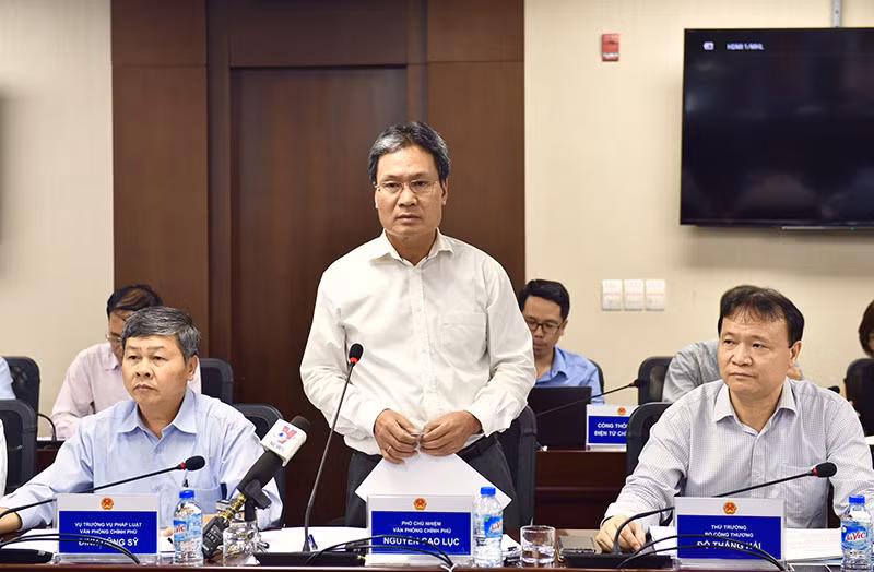 Phó Chủ nhiệm Văn phòng Chính phủ - ông Nguyễn Cao Lục truyền đạt chỉ đạo của Thủ tướng tại buổi làm việc với Tập đoàn Điện lực Việt Nam ngày 21/6. ảnh: VGP. Phó Chủ nhiệm Văn phòng Chính phủ - ông Nguyễn Cao Lục truyền đạt chỉ đạo của Thủ tướng tại buổi làm việc với Tập đoàn Điện lực Việt Nam ngày 21/6. ảnh: VGP.