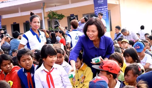 Vinamilk là một doanh nghiệp lớn luôn đồng hành cùng chương trình "Sữa học đường". ảnh: VNM. Vinamilk là một doanh nghiệp lớn luôn đồng hành cùng chương trình "Sữa học đường". ảnh: VNM.
