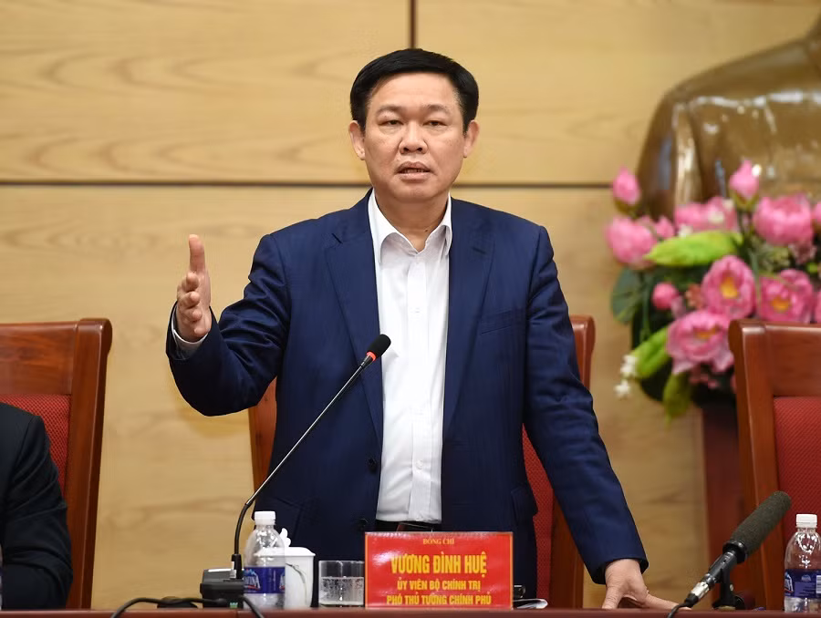 Phó Thủ tướng Vương Đình Huệ yêu cầu các bộ, ngành, đơn vị liên quan sớm hoàn thiện phương án xử lý các doanh nghiệp, dự án, nhà máy yếu kém. Ảnh: VGP/Quang Hiếu.