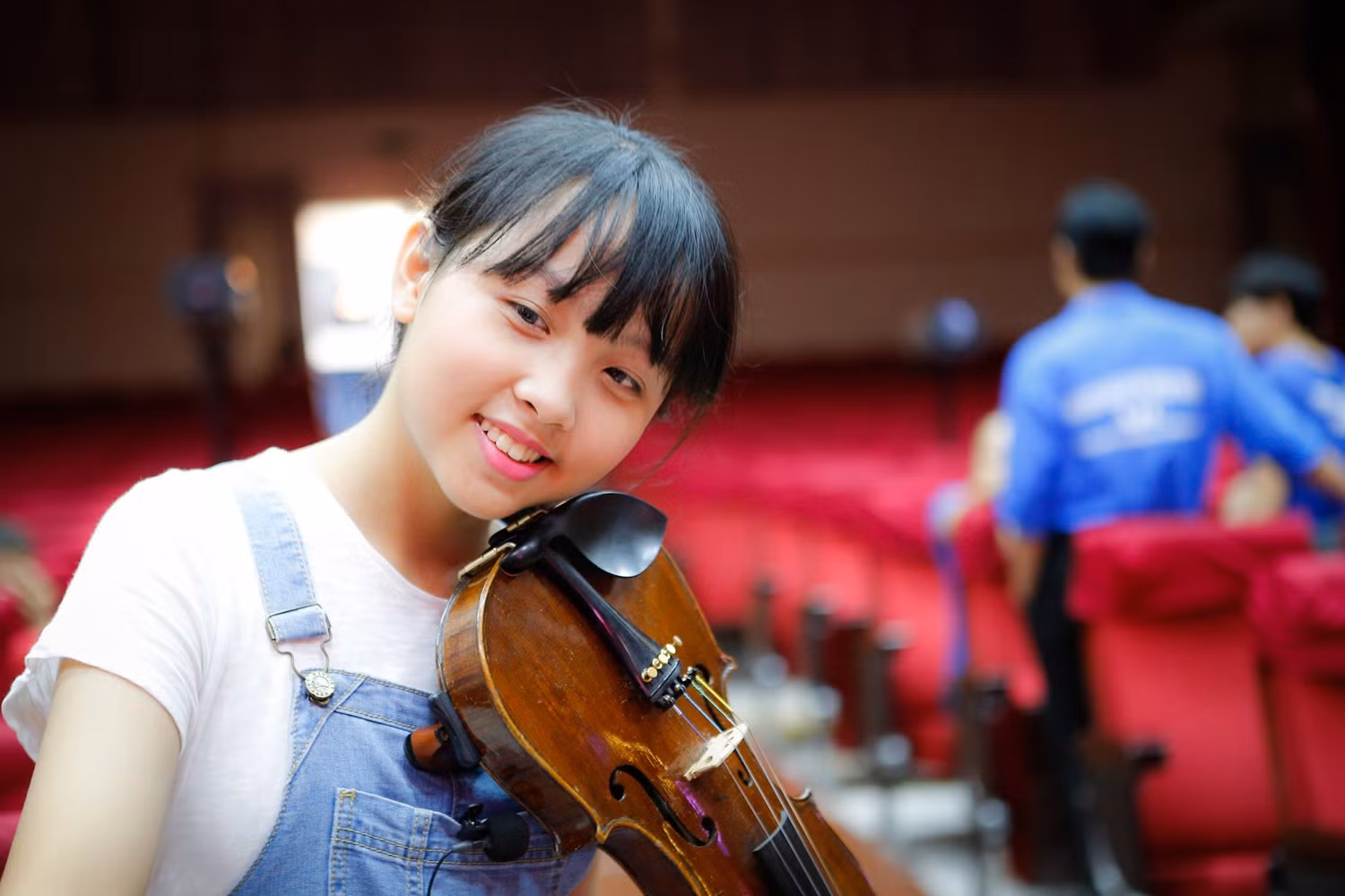 Lê Như Lan Minh - Cô bé đa tài, rất giỏi Violin, Piano, Toán học, Võ Thuật, Ngoại ngữ, Vẽ tranh... ảnh: NH. Lê Như Lan Minh - Cô bé đa tài, rất giỏi Violin, Piano, Toán học, Võ Thuật, Ngoại ngữ, Vẽ tranh... ảnh: NH.
