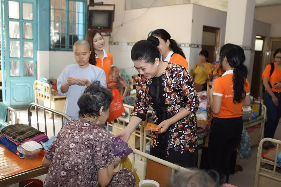 Ai cũng cần được yêu thương, chia sẻ. Vậy nên Nhạc sĩ Trịnh Công Sơn đã viết: "Sống trong đời sống cần có một tấm lòng...".